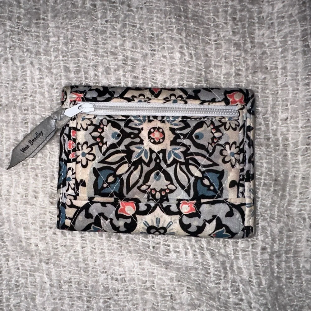 Vera Bradley Lisbon‎ Medallion RFID Euro Wallet - Picture 2 of 7